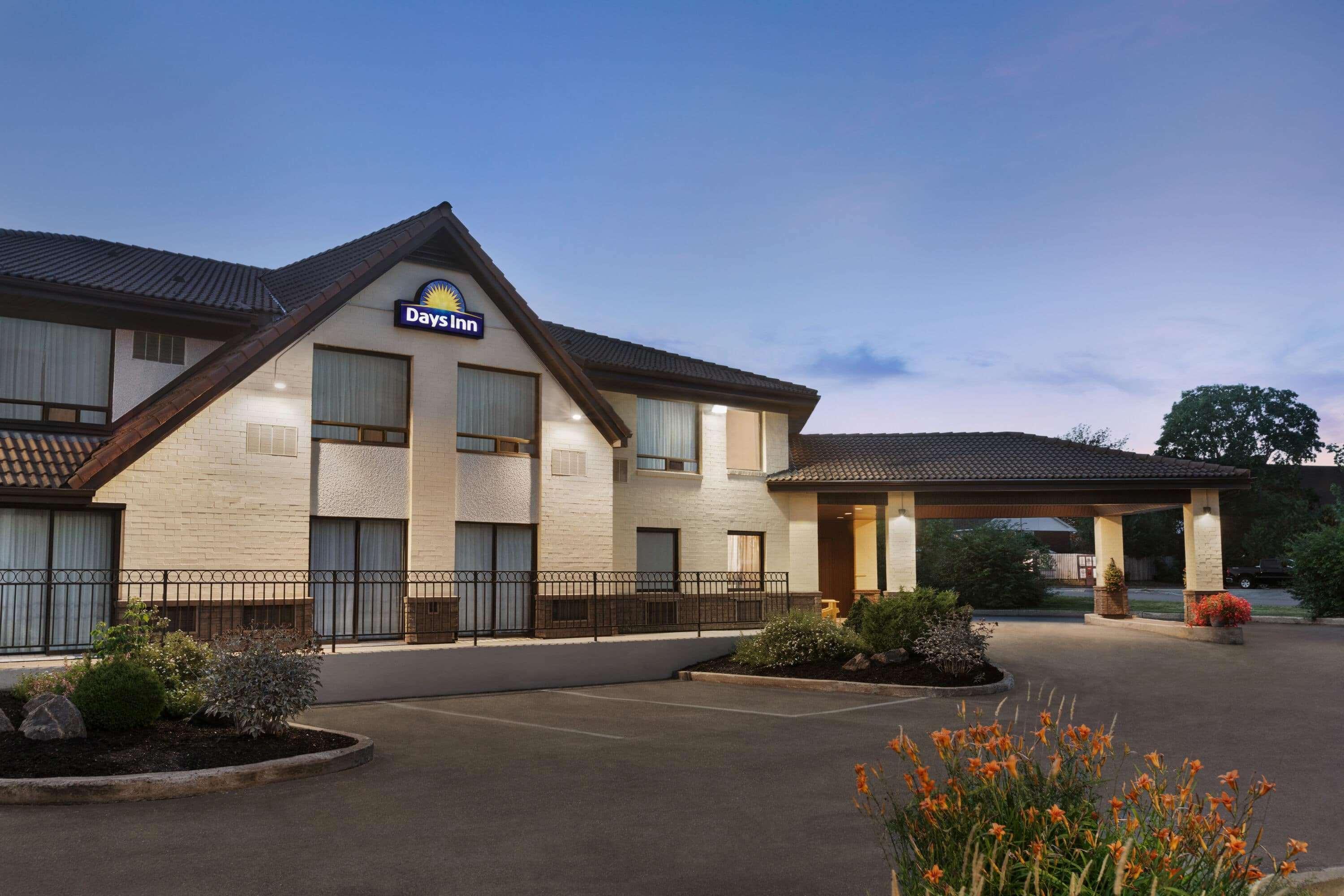 Days Inn By Wyndham Miramichi Nb Экстерьер фото