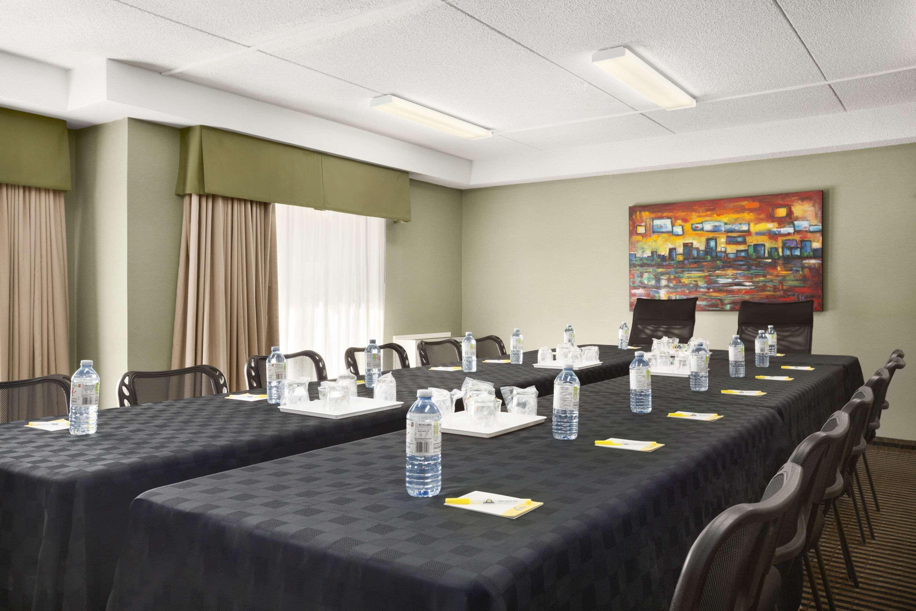 Days Inn By Wyndham Miramichi Nb Экстерьер фото