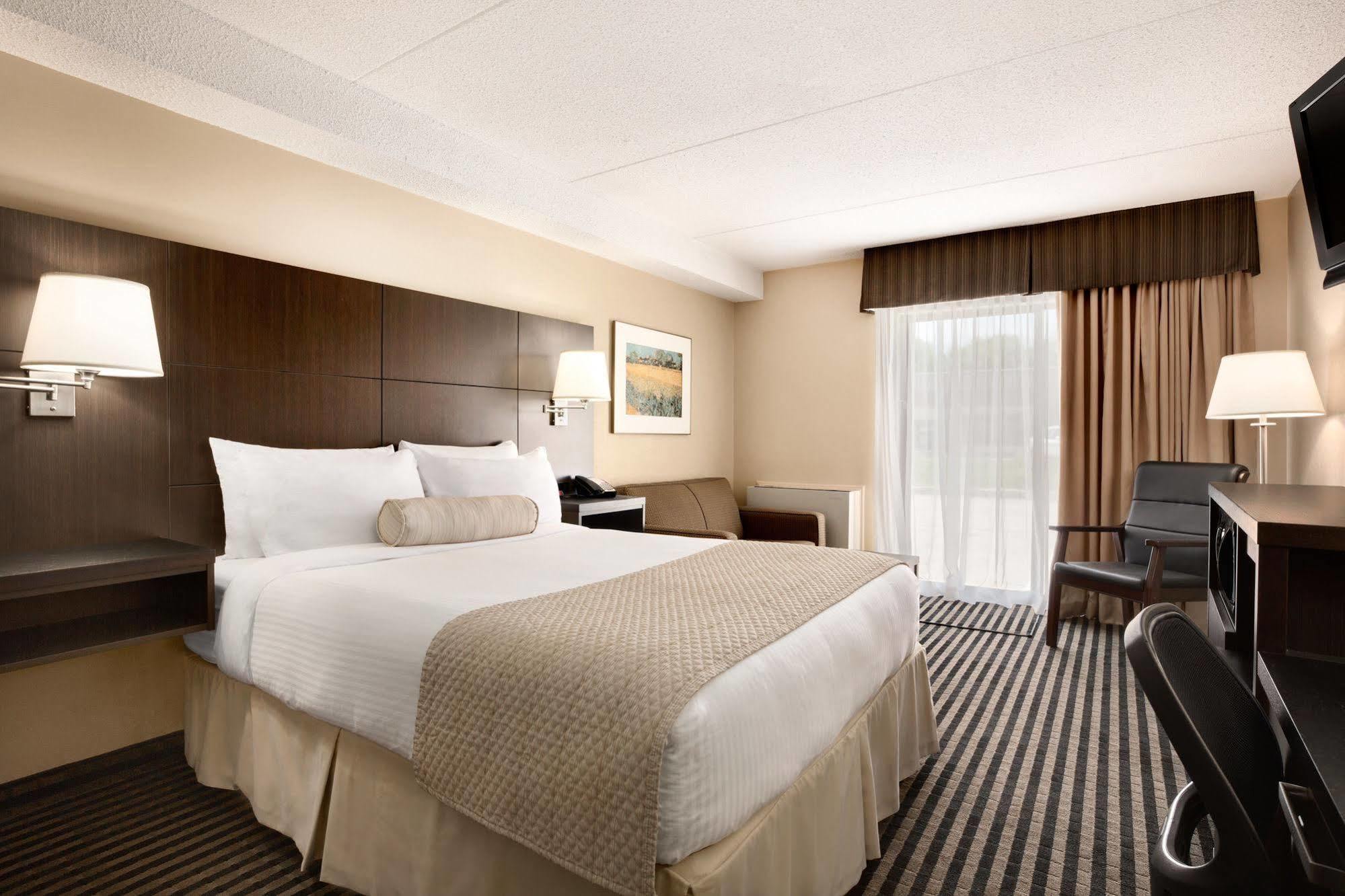 Days Inn By Wyndham Miramichi Nb Экстерьер фото